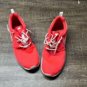 Nike Roshe 7Y 8.5 women